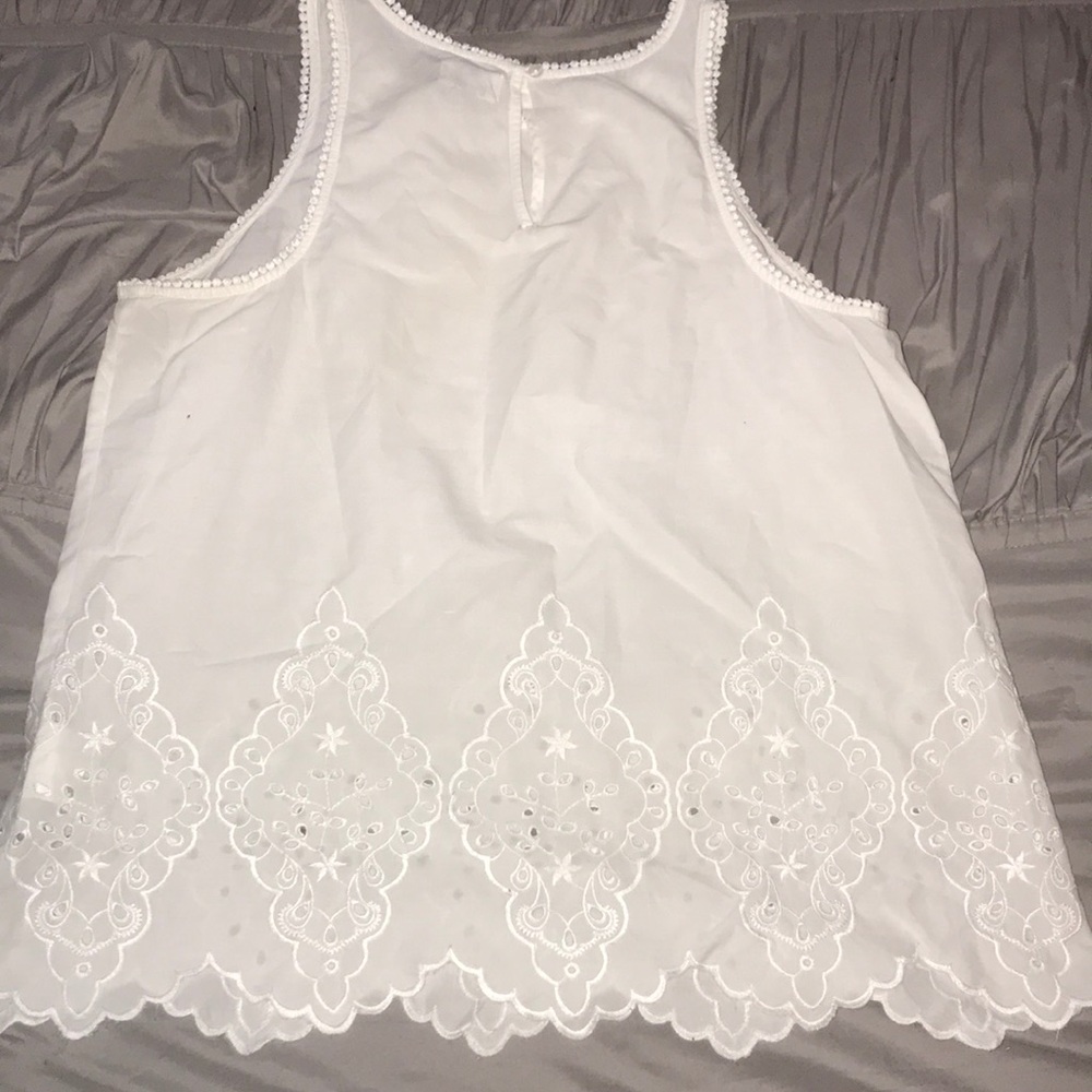 White top - Picture 2 of 3